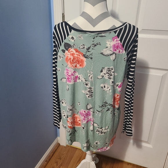 Mint Floral top with striped/floral contrast - Picture 3 of 3